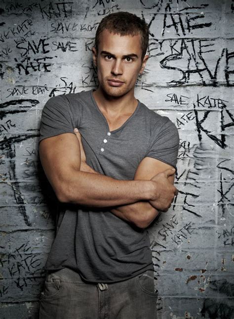 Theo James Exposes His Muscle Body Naked Male Celebrities