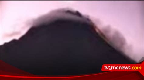 Gunung Merapi Luncurkan Kali Guguran Lava Pijar