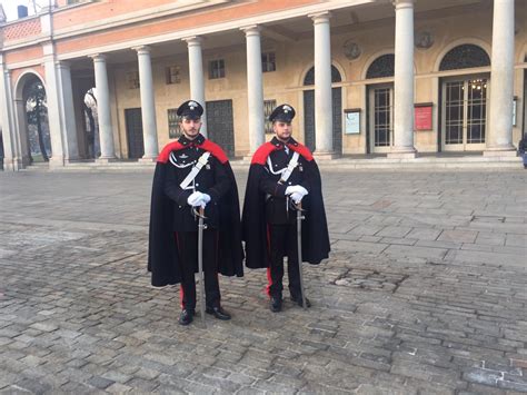 Reggio Emilia Tornano In Centro Storico I Carabinieri Con Sciabola E