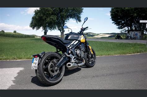 Comparativa De Naked Bikes De Media Cilindrada En Prueba