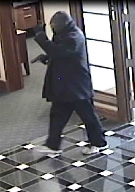 Fbi Releasing New Photos From 2019 Bank Robbery Up To 10 000 Reward