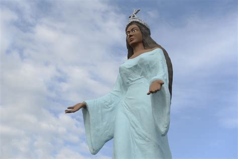 Estátua de Iemanjá completa 30 anos e criador celebra símbolo de