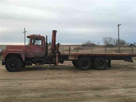 Mack R600 1976 Bucket Boom Trucks