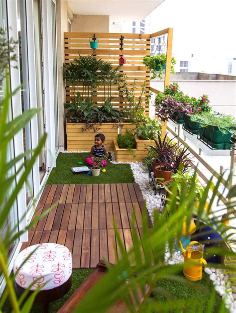 Cómo instalar césped artificial en nuestra terraza | Jardins modernos, Pátio pequeno, Jardim com ...