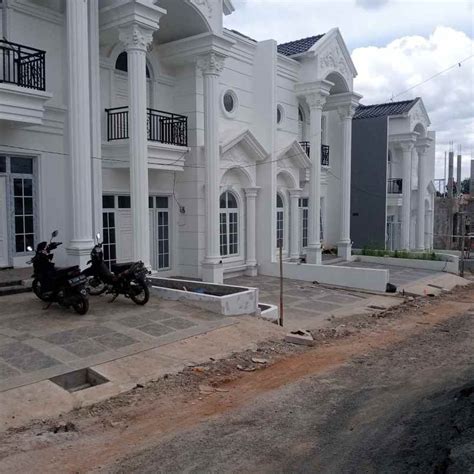 Rumah Lantai Ciracas Pinggir Jalan Raya