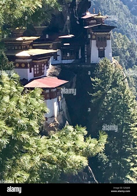 Tiger's nest bhutan hi-res stock photography and images - Alamy