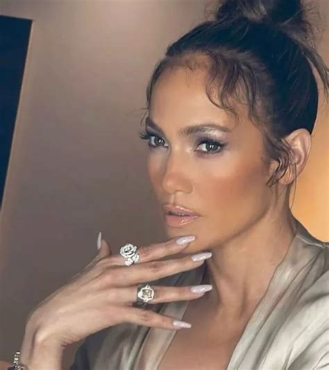 Jennifer Lopez S Chai Latte Manicure Is Winning NYFW OK Magazine