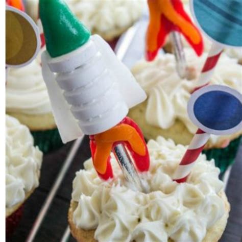 13 Space Themed Cupcake Designs & Flavors (w/Recipes!)