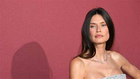 Bianca Balti Taglia I Capelli E Inizia La Chemioterapia Un Passo Alla