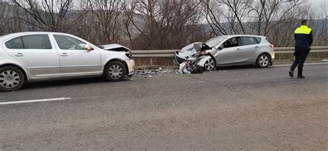 FOTO Accident rutier pe DN14 la Șura Mare Șapte persoane rănite