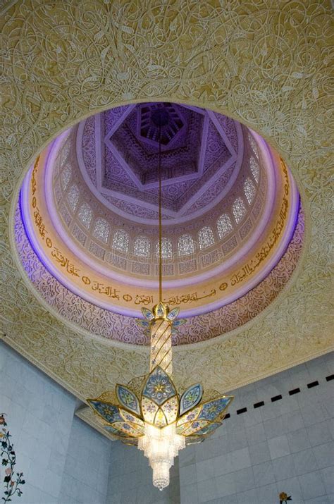 Chandelier at the Sheikh Zayed Grand Mosque Stock Photo - Image of grand, zayed: 67754624