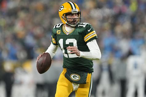 Aaron Rodgers Nfl Future Hinges On Darkness Retreat