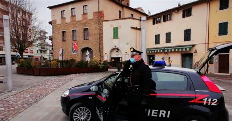 Valdarno Ruba Lo Smartphone Alla Cliente Di Un Bar Rintracciato Sr