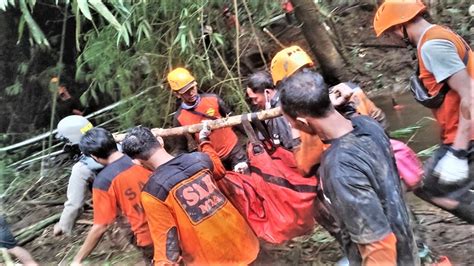 Tertimbun Longsor Jasad Perempuan Di Desa Segorogunung Akhirnya