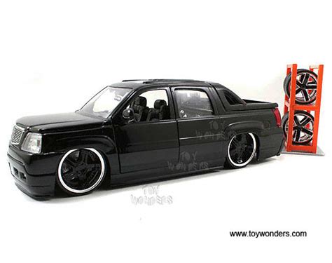 Cadillac Escalade Ext Pickup W Sunroof By Jada Toys Lopro