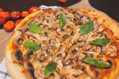 Грибная пицца | Mushroom pizza, Stuffed mushrooms, Pizza