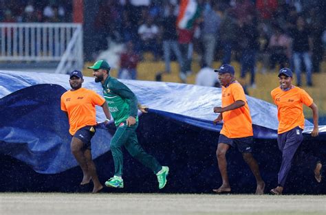 Watch Pakistan Opener Fakhar Zaman Helps Groundstaff Bring Out Covers