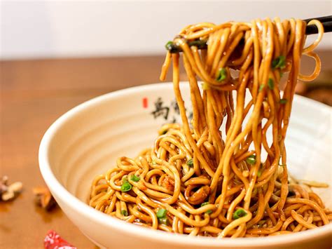 Hot Dry Noodles The Traditionally Vegan And Addictive Dish From Wuhan