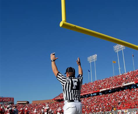 wide left study shows  holders play key role  field goal