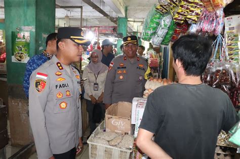 Kapolres Karimun Laksanakan Pengecekan Harga Dan Stok Pangan Di Pasar