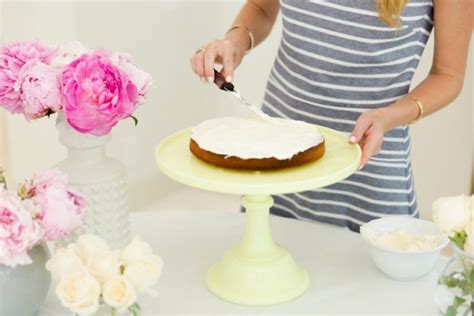 Floral Naked Cake Fashionable Hostess