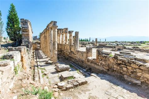 Premium Photo | Ancient ruins in hierapolis, pamukkale, turkey.