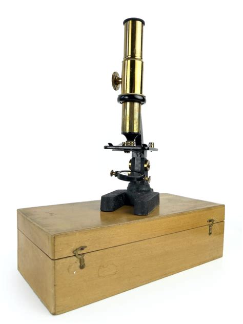 Microscope Ancien En Laiton Et Fonte Dans Coffret En Bois Oviry