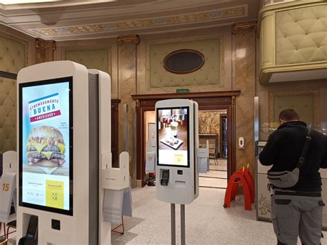 Fotos Del Mcdonald S De Zaragoza Que Abre En El Antiguo Cine El Seos