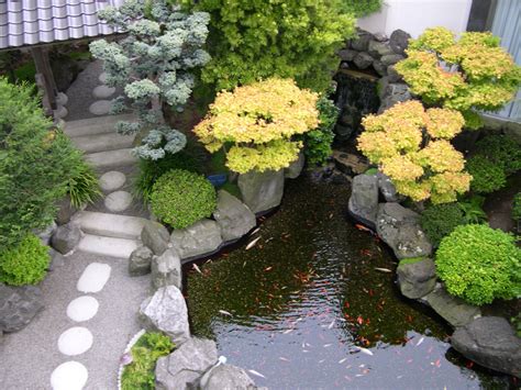 Gold Stuff: Beautiful Japanese Gardens