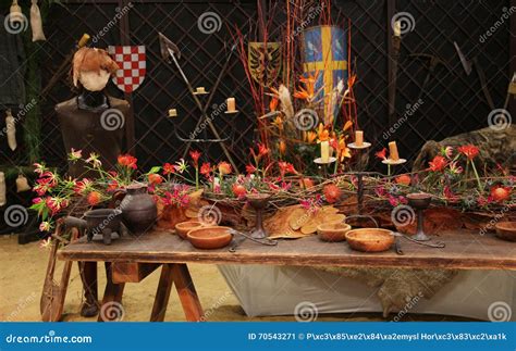 Decoração Para Festa Medieval - Festa Medieval Da Decoração No Castelo Imagem de Stock - Imagem de ...
