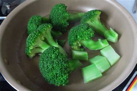 Boil For 3 Minutes ♪ How To Boil Broccoli Easy With A Frying Pan