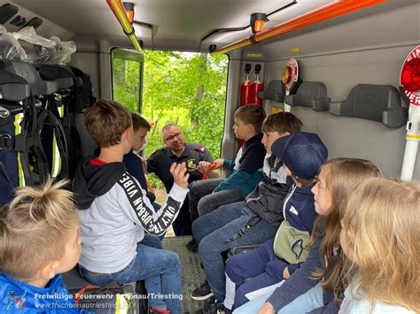 Besuch Von Der Klasse Volksschule Freiwillige Feuerwehr Sch Nau