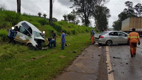 Acidente Na Mg Deixa Tr S Feridos E Interdita Rodovia Em Mateus