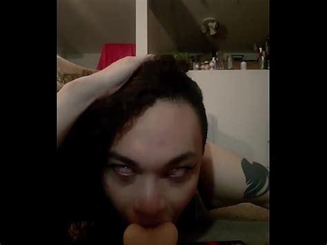 Kerri LaBouche Juega Con Su Garganta XVIDEOS