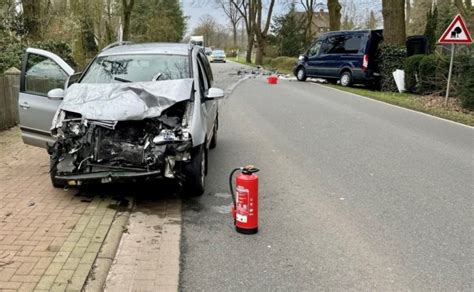 Feuerwehreinsatz Nach Verkehrsunfall In Schwarme Freiwillige