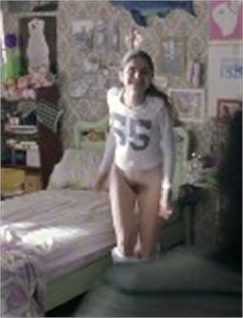 Has María Aura ever been nude