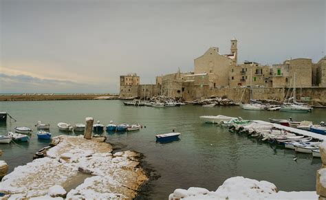 Maltempo Italia Incendi Al Nord Gravi Danni Per Neve Al Sud