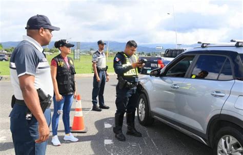 Realizan operativo de verificación de licencias y control vial en los