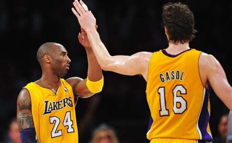 This Day In Lakers History Kobe Bryant Pau Gasol Dominate In 40 Point Rout Of Clippers