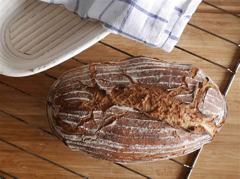 Rezept F R Ein Knuspriges Sauerteigbrot Aus Roggen Und Weizenmehlen So