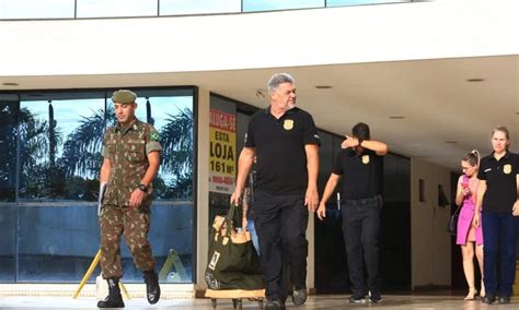 PCDF Operação Falso Coach apreende arsenal de armas em casa de