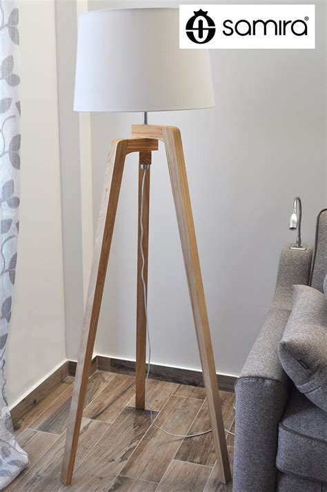 Lampada Da Terra Con Treppiede In Legno Piantana Mod Zahira