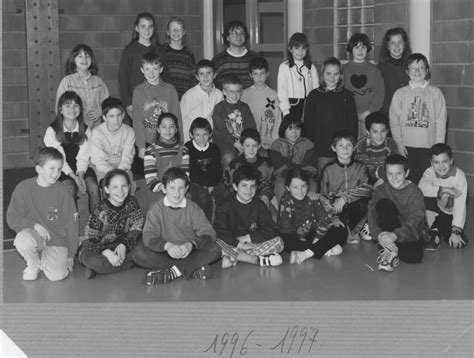 Photo De Classe Cm De Ecole Frederic Le Guyader Copains D Avant