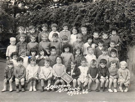 Photo de classe 2eme année matrenelle de 1966 Ecole Jean Macé