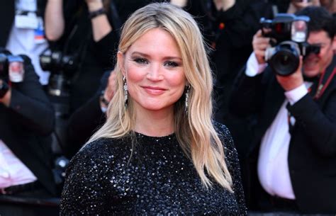 Festival de Cannes enceinte Virginie Efira étincelle dans une robe à