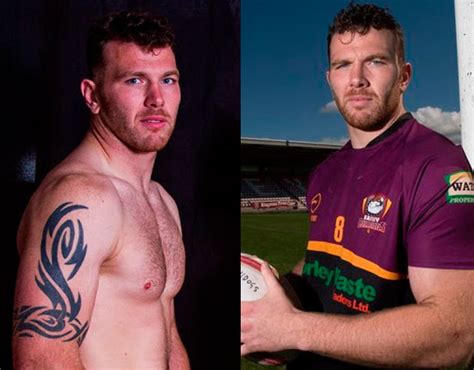 Keegan Hirst desnudo primer jugador de rugby inglés que sale del