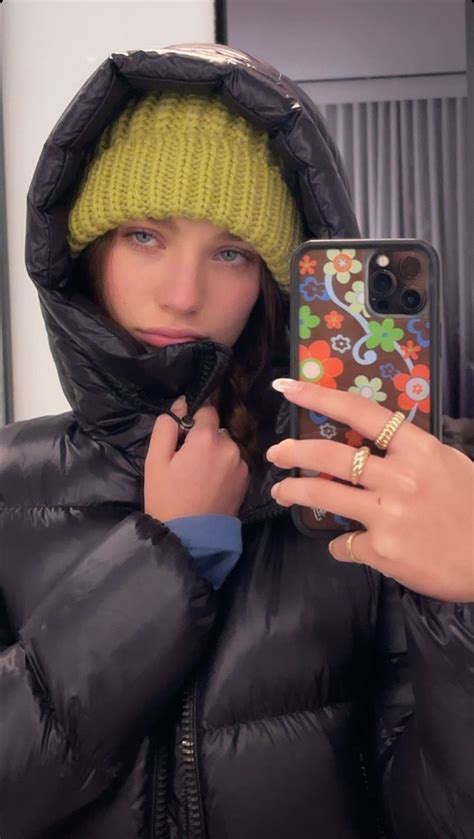 Maddie Ziegler Outfit Kenzie Carla Rosón Wildflower Cases Mask Girl Puffy Coat Ootd Foto