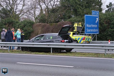 Auto S Botsen Op Snelweg A Bij Maarheeze