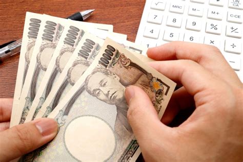 年金世帯等へ追加の給付金の案。過去、高齢者向けに3万円の給付金が支給されたことも 年収ごとの早見表で「住民税非課税世帯に該当するか」チェック