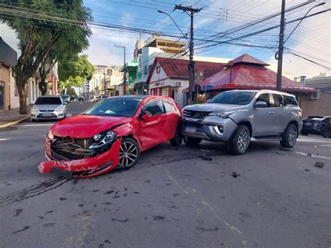 Colisão é registrada no centro de Farroupilha Spaço FM 100 9